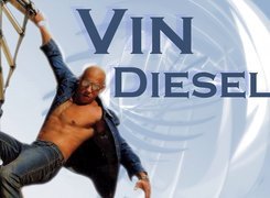 Vin Diesel, okulary, niebieski strój