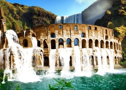 Koloseum, Wodospad, Góry