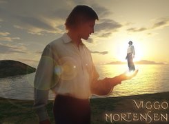 Viggo Mortensen,biała koszula, woda