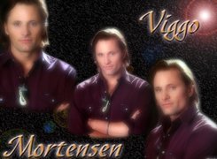 Viggo Mortensen,ciemna koszula