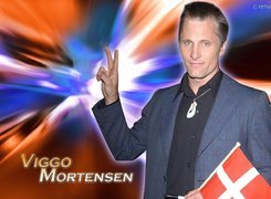 Viggo Mortensen,czarna koszula, flaga