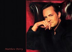 Mathew Perry,czarny strój