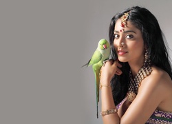 Shriya Saran, Papuga