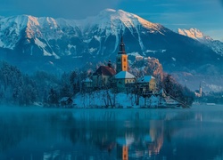 Domy, Kościół, Zima, Góry, Jezioro, Bled, Słowenia
