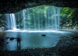 Wodospad, Jaskinia