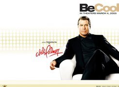 John Travolta, be cool, czarny strój