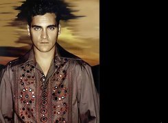 Joaquin Phoenix,kolorowa koszula
