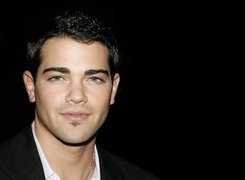 Jesse Metcalfe,ciemne włosy