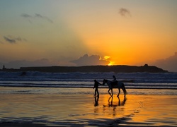Morze, Plaża, Zachód Słońca, Koń, Ludzie