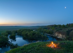 Wzgórza, Lasy, Rzeka, Łąki, Ognisko