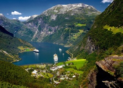 Góry, Statki, Fiord Geiranger, Norwegia