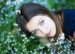Dziewczyna, Brunetka, Błękitne, Oczy, Łąka, Kwiatki