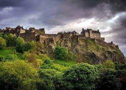 Zamek w Edynburgu, Edinburgh Castle, Szkocja, Edynburg, Skały, Drzewa, Wzgórze