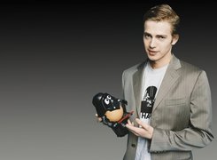 Hayden Christensen,pasiasta marynarka