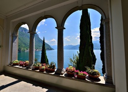 Varenna, Villa Monastero, Włochy, Jezioro, Góry, Kolumny, Kwiaty