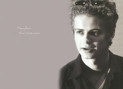Hayden Christensen,okulary, kręcone włosy
