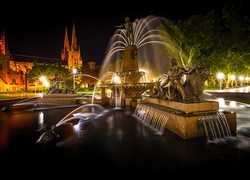 Miasto Nocą, Fontanna, Rzeźby, Kościół, Światła, Australia