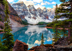 Góry, Jezioro Moraine Lake, Park Narodowy Banff, Kanada, Las