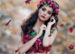 Brunetka, Kwiaty, Liście