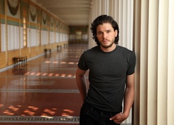 Kit Harington, Wnętrze