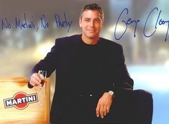 George Clooney,martini, czarny strój