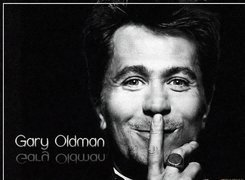 Gary Oldman,palec, sygnet