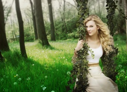 Taylor Swift, Blondynka, Huśtawka, Las, Drzewa, Mniszek