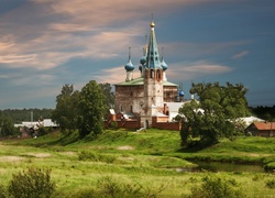 Wieś, Kościół, Cerkiew