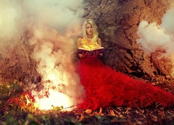 Kobieta, Blondynka, Las, Książka, Ogień, Fantasy