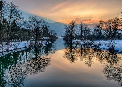 Rzeka, Drzewa, Domy, Góry, Lasy, Zima