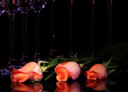 Różowe Róże, Odbicie, Kieliszki, Kompozycja
