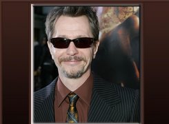 Gary Oldman,okulary, broda