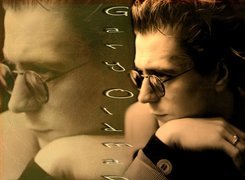 Gary Oldman,okulary, sygnet