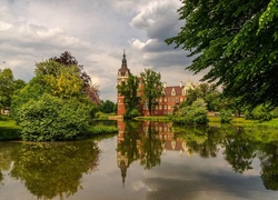 Zamek Schloss Muskau, Zamek w Mużakowie, Jezioro, Mużaków, Saksonia, Niemcy