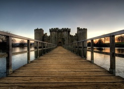 Zamek Bodiam, Bodiam Castle, Wieś Robertsbridge, Anglia, Fosa, Drewniany, Most