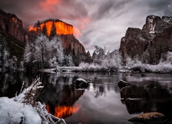 Stany Zjednoczone, Stan Kalifornia, Park Narodowy Yosemite, Góry, Zima, Rzeka