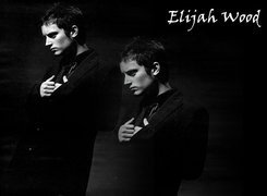 Elijah Wood,czarny garnitur,krawat