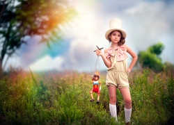 Dziewczynka, Marionetka, Łąka