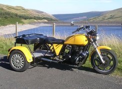 Chopper,  Cruiser,kierownica,lusterka,tłumik , siedzenie ,światła ,koła,opony ,żółty