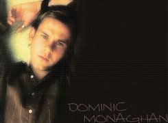 Dominic Monaghan,ciemna koszula