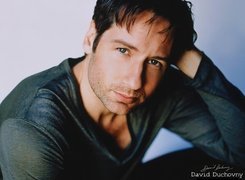 David Duchovny,ciemna bluzka