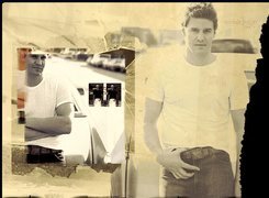 David Boreanaz,biały t-shirt, pasek