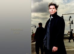 Christian Bale,czarny płaszcz
