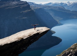 Norwegia, Trolltunga, Jęzor Trolla, Góry, Skała, Jezioro  Ringedalsvatnet