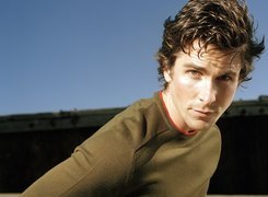 Christian Bale,brązowy sweterek