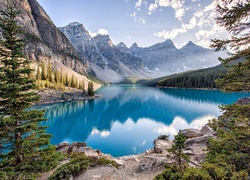 Kanada, Prowincja Alberta, Park Narodowy Banff, Góry, Jezioro Moraine, Las