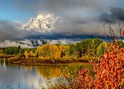 Jesień, Rzeka, Las, Góry, Chmury