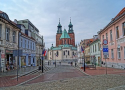 Gniezno, Katedra, Kamienice
