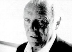 Anthony Hopkins,biała, koszula