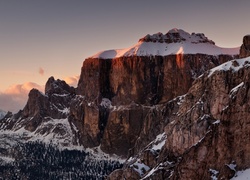 Włochy, Prowincja Bolzano, Dolomity, Góry Sassolungo, Niebo, Las, Śnieg